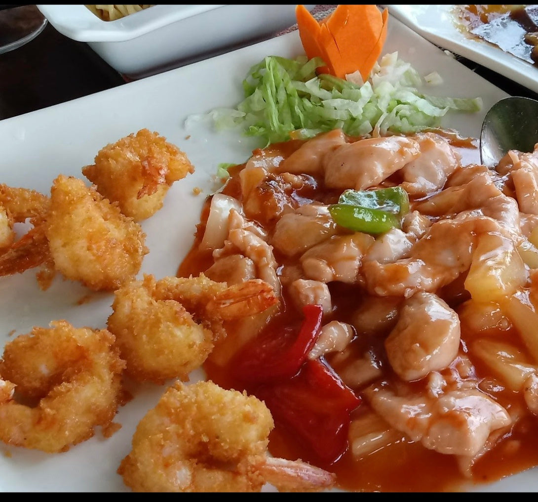 M28.POLLO PIÑA Y GAMBAS FRITAS