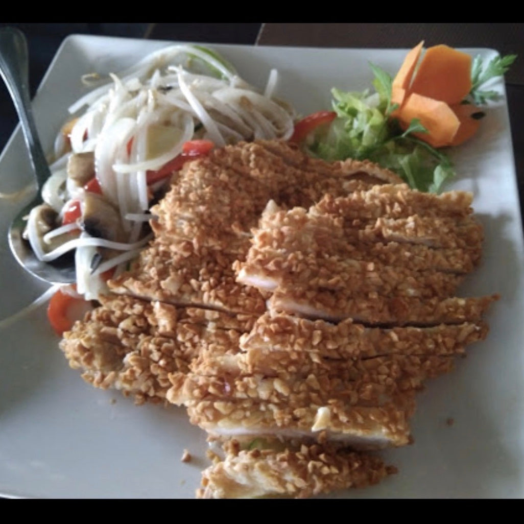 POLLO EMPANADO FRITO Y VERDURAS