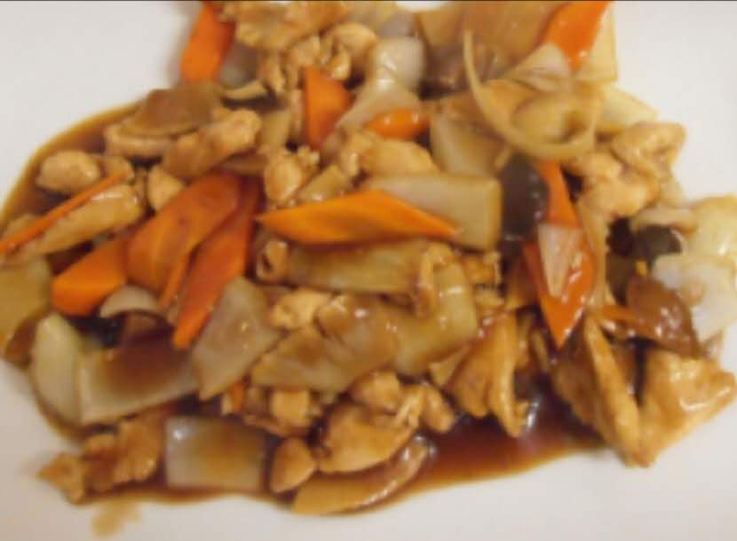 Pollo con bambú y seta china