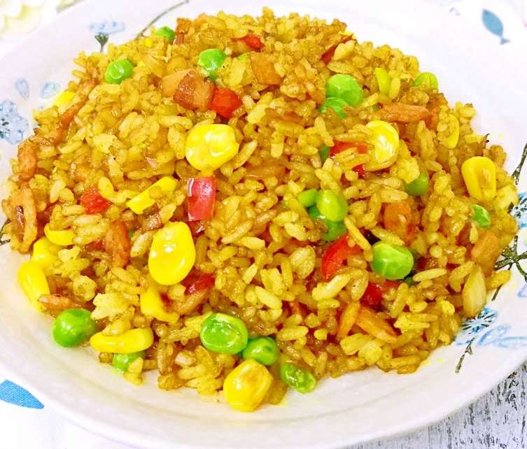 ARROZ YANGZHOU AL CURRY