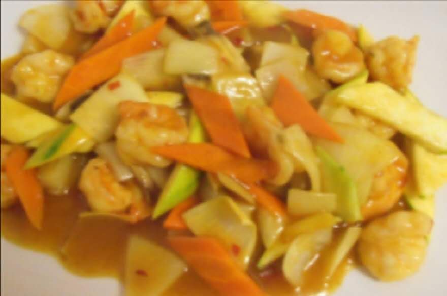 Langostinos con salsas curry y verduras